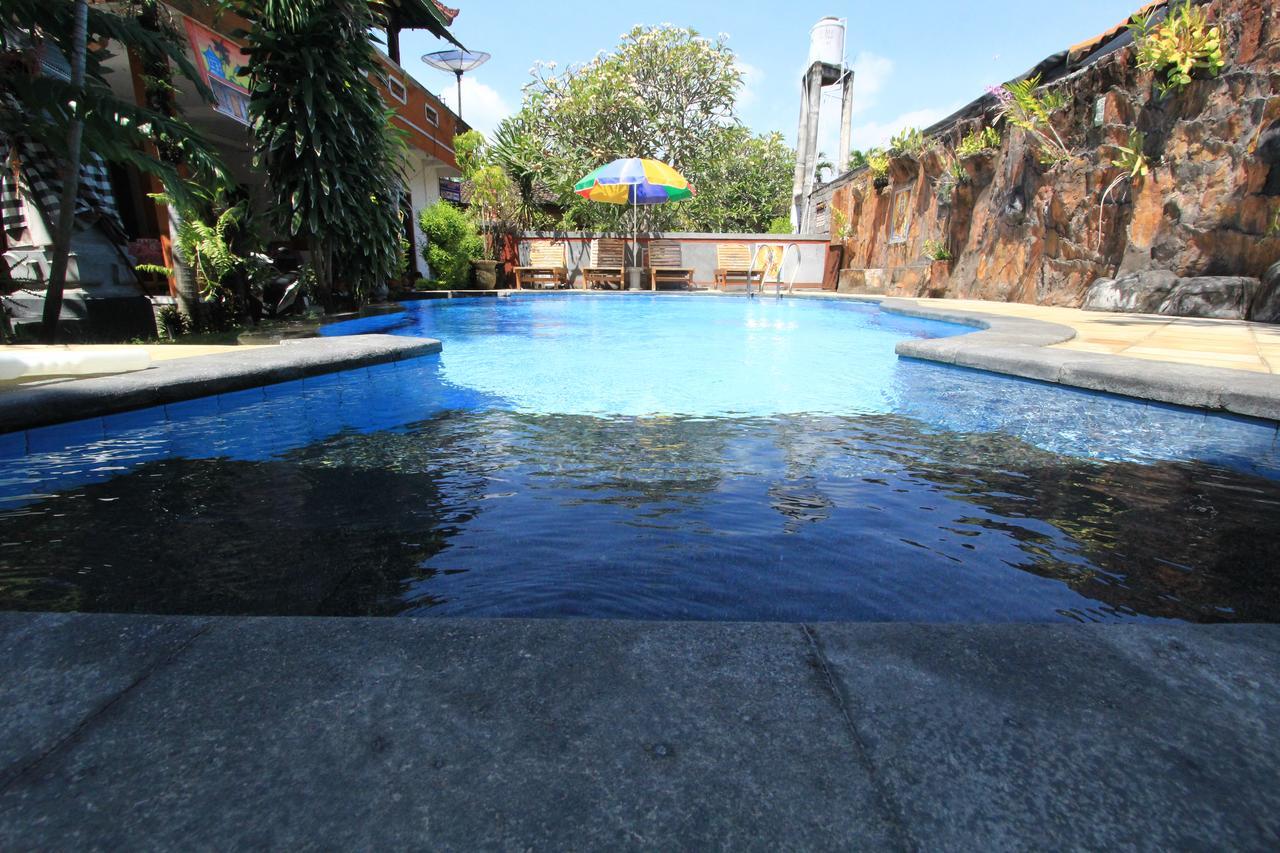 Hôtel Pondok Wisata Elsa 2 à Lovina Beach Extérieur photo