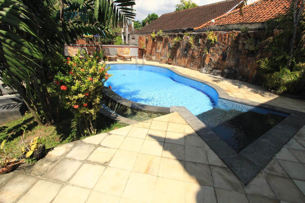 Hôtel Pondok Wisata Elsa 2 à Lovina Beach Extérieur photo