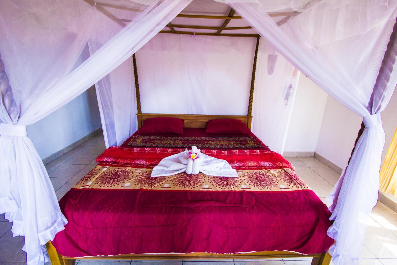 Hôtel Pondok Wisata Elsa 2 à Lovina Beach Extérieur photo