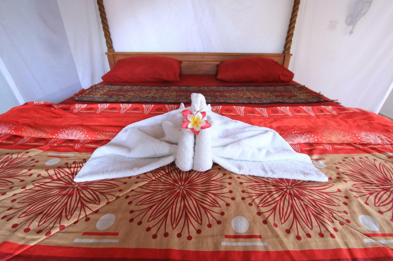 Hôtel Pondok Wisata Elsa 2 à Lovina Beach Extérieur photo